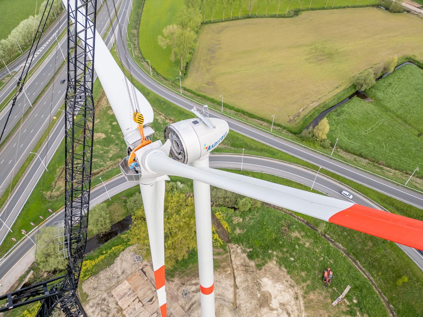 Windmill in construction at highway exchanger - copyright Aspiravi