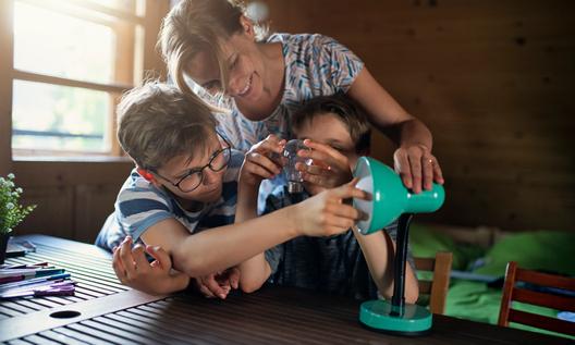 Family with kids repalcing a light bulb - Copyright iStock-1287363591